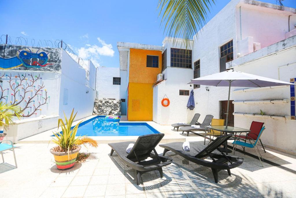 Ikaro Suites Colonial Канкун Екстериор снимка